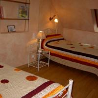 CHAMBRE 1er Etage (lit 2 personnes et lit1 personne)